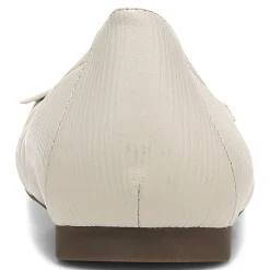 Amorie Flat
