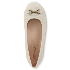 Delanie Flat