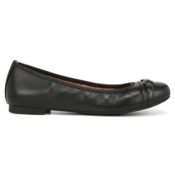 Delanie Flat
