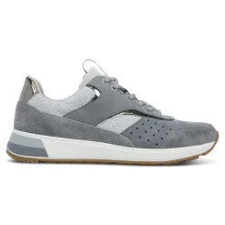 Nova Sneaker